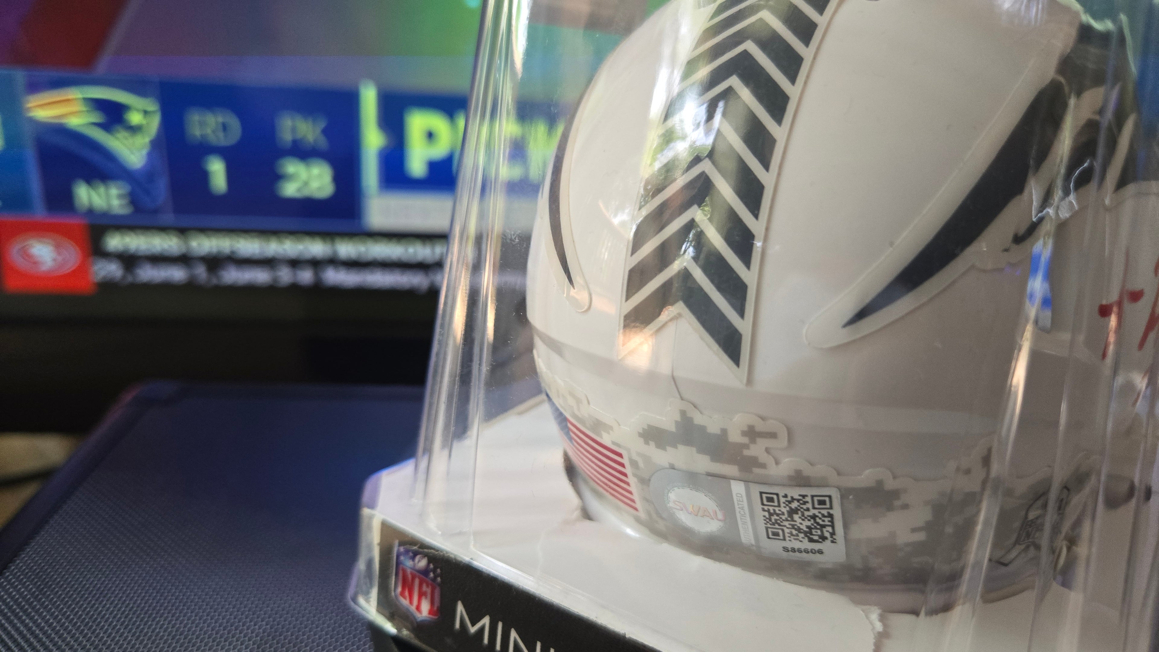 TreVeyon Henderson Autographed New England Patriots Salute to Service Mini Helmet – SWAU Certified